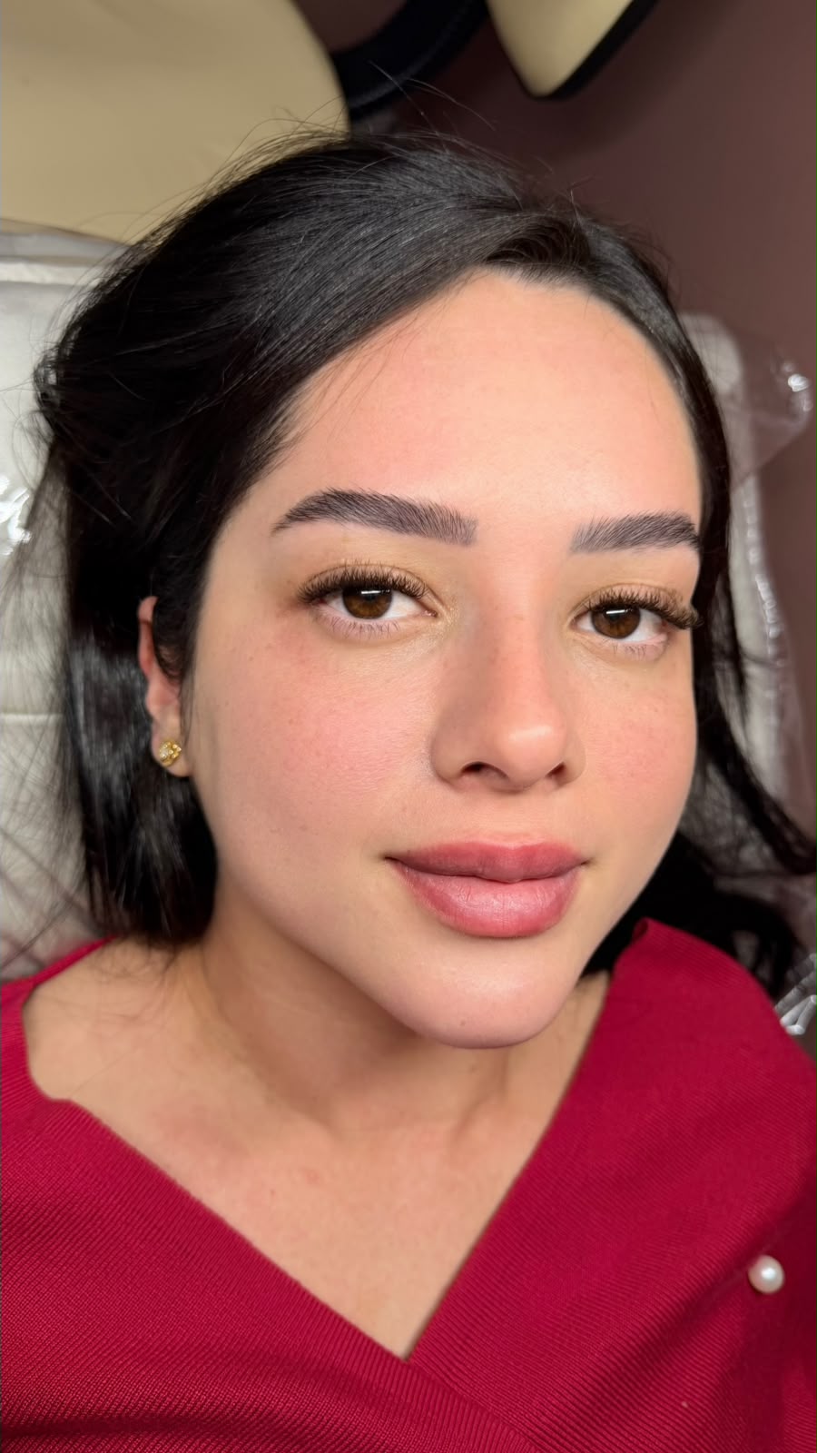 Cliente do Studio C Beauty com extensão de cílios